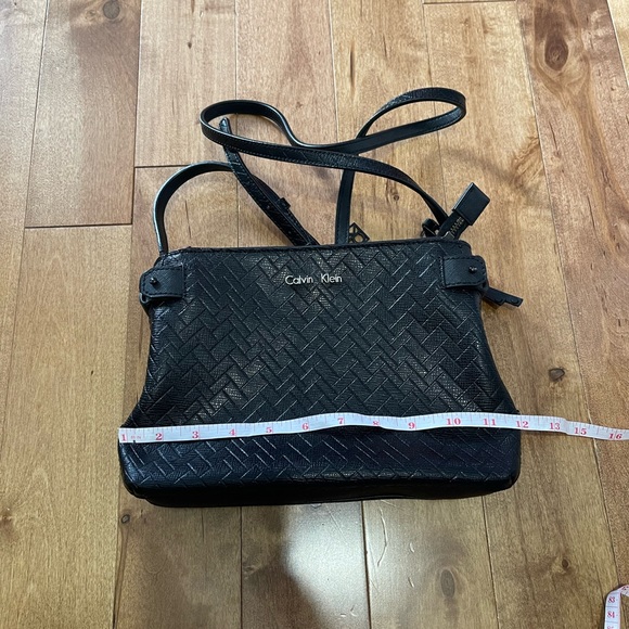 Calvin Klein cross body - Picture 1 of 5